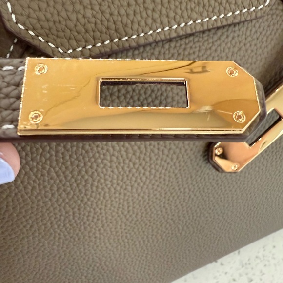 Birkin 35 Etoupe Togo inspired Taupe Leather Handbag with gold hardware - Picture 14 of 16